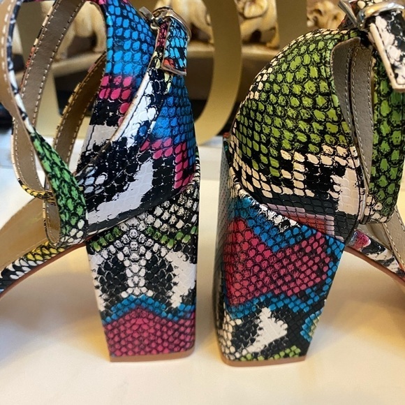 NWOT OR BOX.  FASHION NOVA MULTICOLORED SNAKE PRINT SANDAL SIZE 7.5 - Picture 4 of 11
